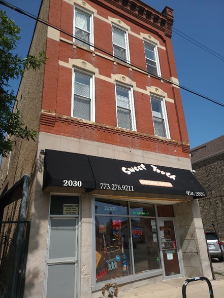 Primary Photo - 2030 W Chicago Ave