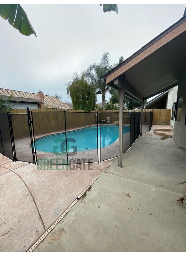 Building Photo - Back on the Market! Beautiful 3 bedroom 2.5 Bath home READY NOW in MODESTO!! With POOL!!