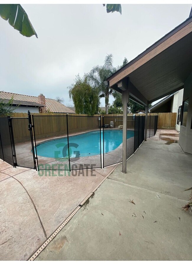 Building Photo - Beautiful 3 bedroom 2.5 Bath home READY NOW in MODESTO!! With POOL!!