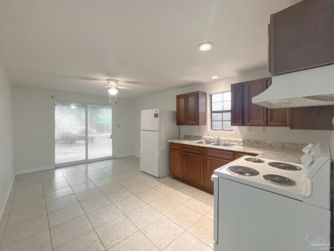 Building Photo - 5771 Coronada Blvd