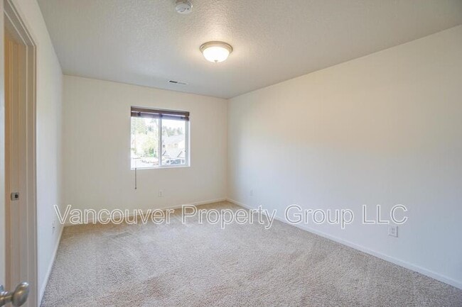 Building Photo - 2153 NE 118th Pl