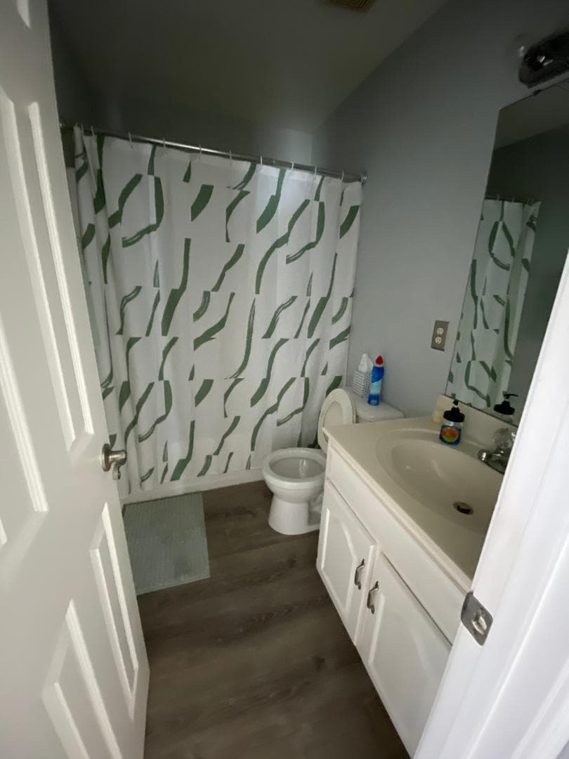 guest bathroom - 976 Fuller Glen Cir