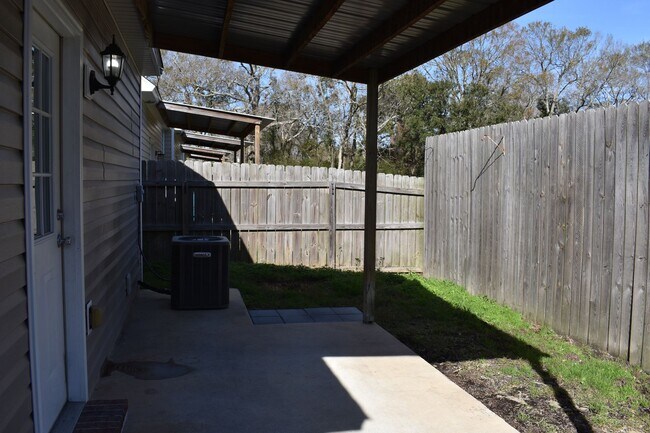 Building Photo - 106 Padre Dr