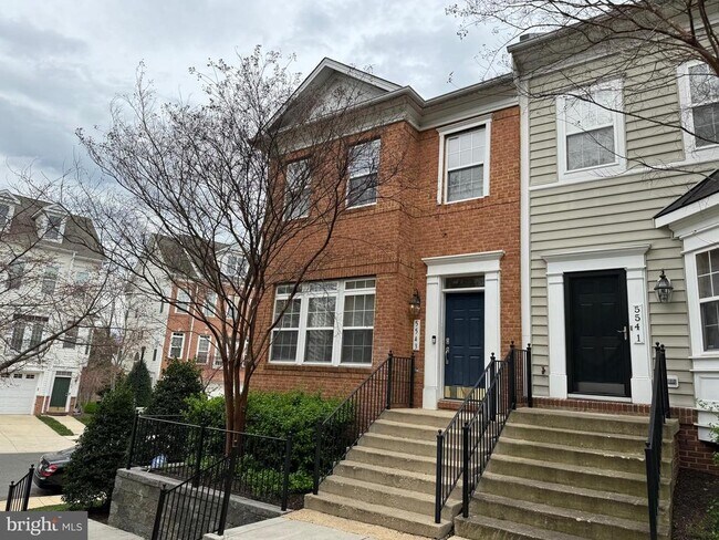 Building Photo - 5543 Hartfield Ave