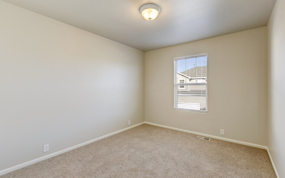 Building Photo - Comfortable 3-Bedroom Townhome in Cross Cr...