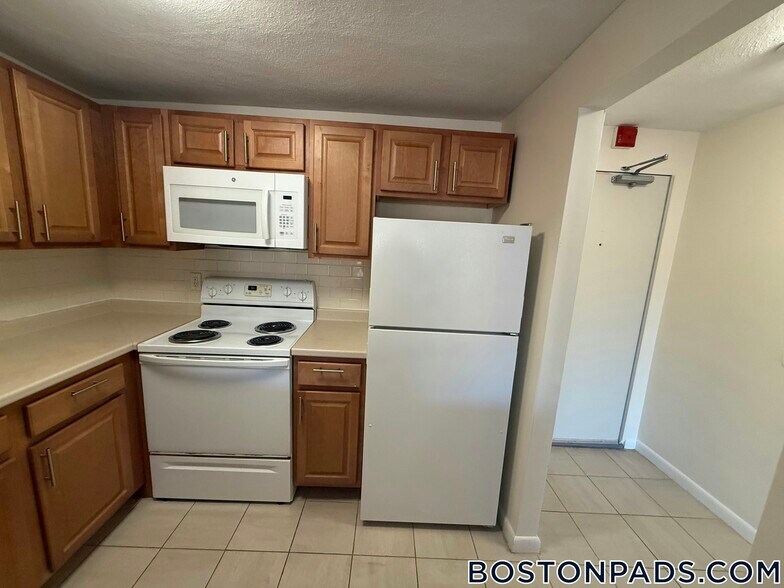 Building Photo - 245 Main St