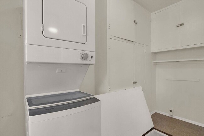 Building Photo - 2318 Templeton Gap Rd