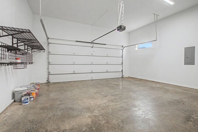 Building Photo - 118B Fern Ave