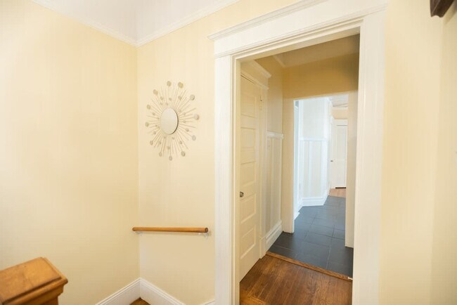 Building Photo - 1107 Broadway-SI ID1309749P