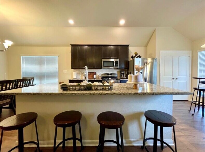 Building Photo - 122 Green Haven Dr