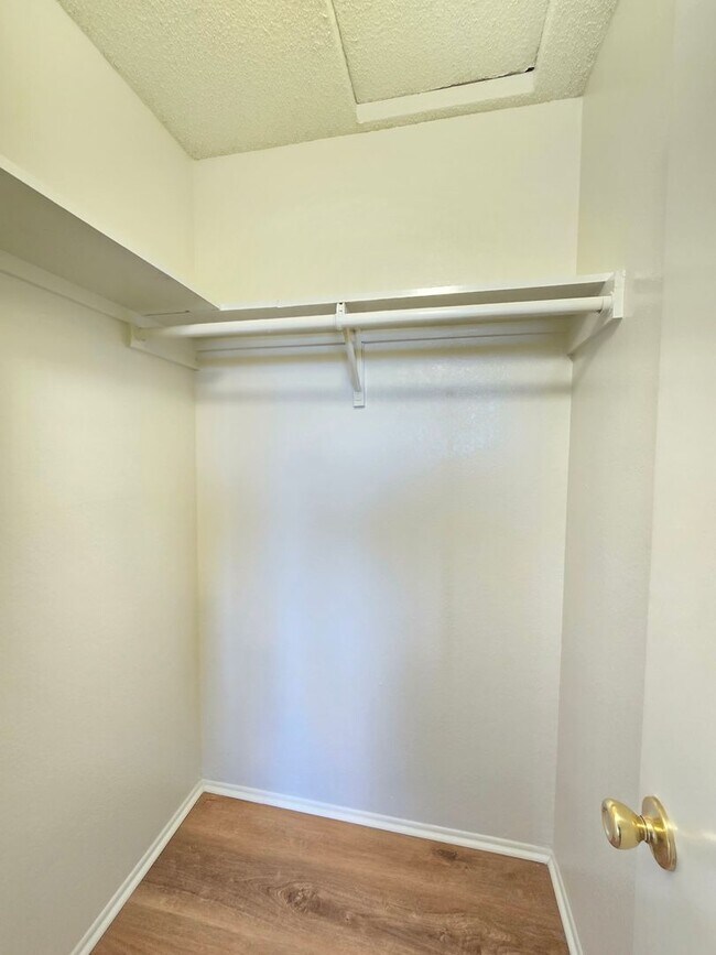 Building Photo - 6611 California City Blvd