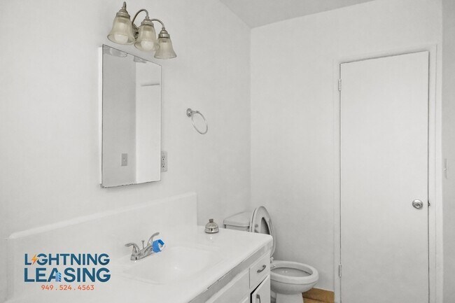 Building Photo - 12805 Vanowen St