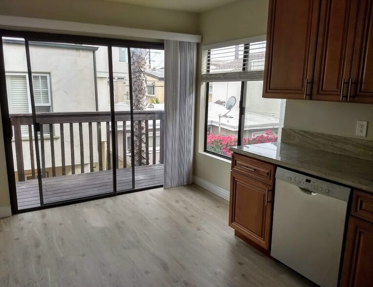 Dining area - 428 30th St