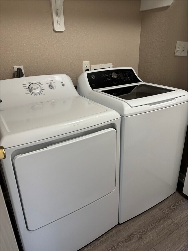 Building Photo - 16711 Jib Ct