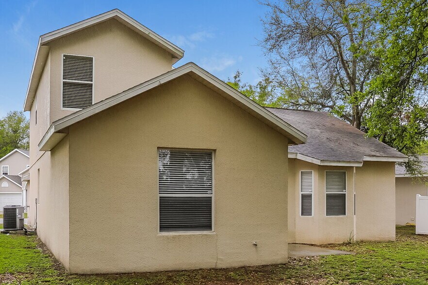 Building Photo - 233 Bluff Pass Dr