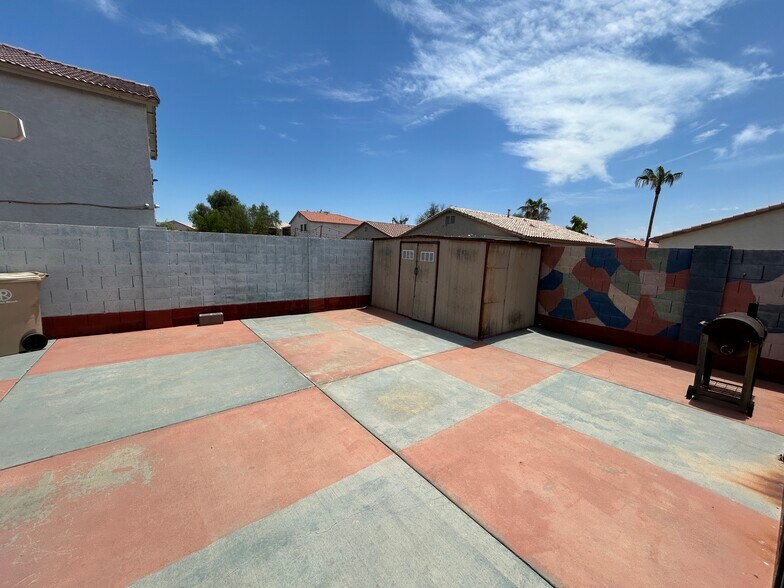 Building Photo - 7399 W Solano Dr S