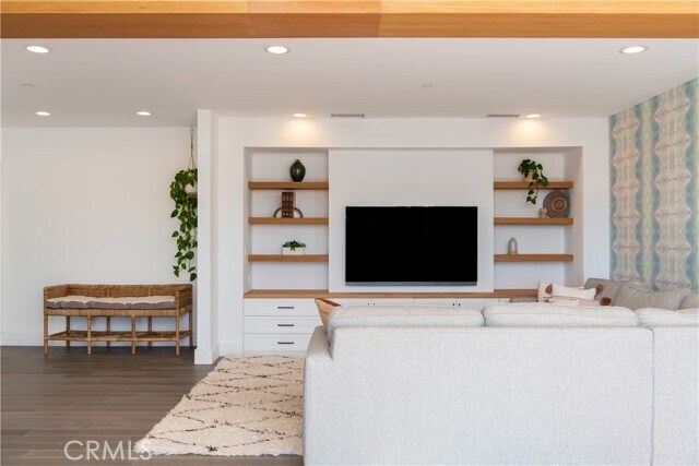 Building Photo - 2305 Temple Hills Dr