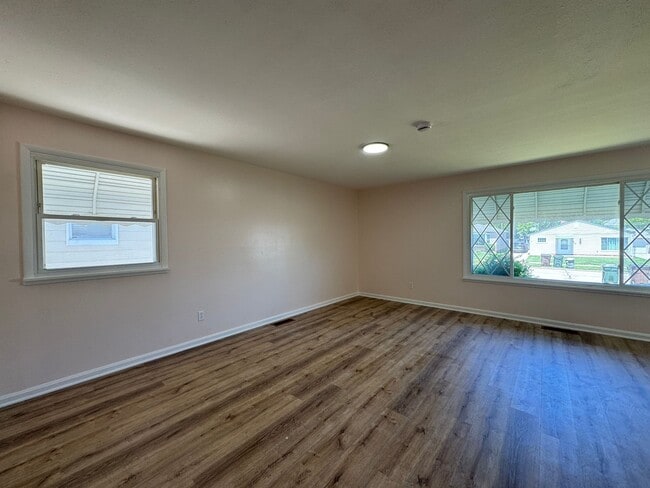 Building Photo - 3415 Center Dr