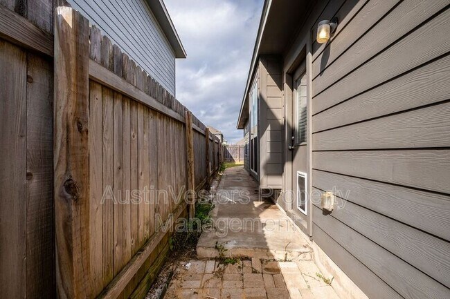 Building Photo - 4614 Esper Ln