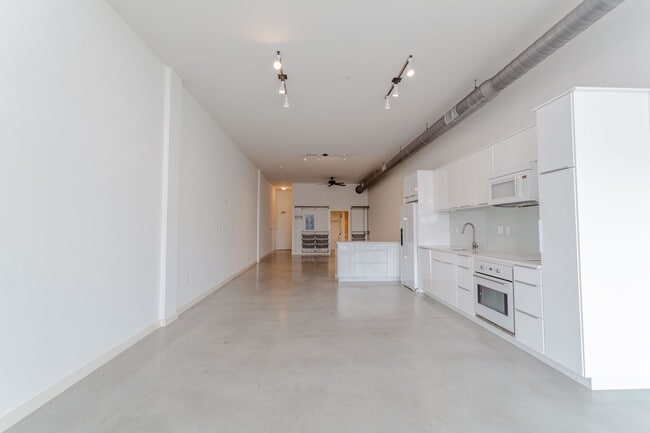 Building Photo - 2235 E 6th St