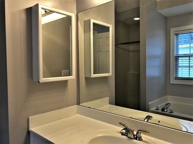 Building Photo - 2713 Denbel Cir