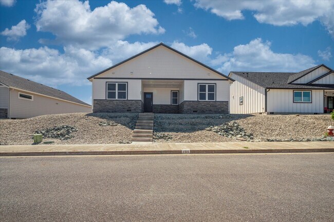 Building Photo - 761 Spyglass