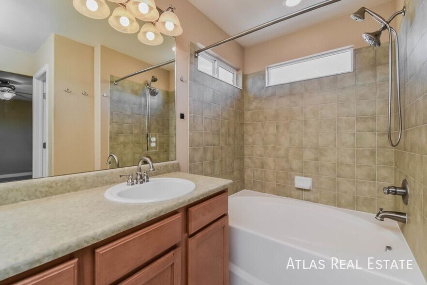 Building Photo - 430 Winebrook Way