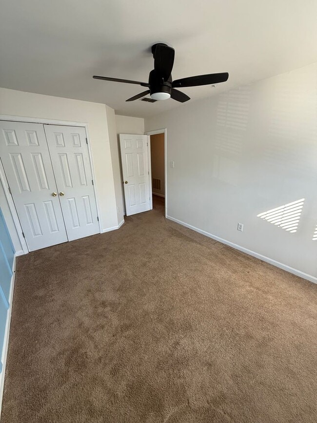 Building Photo - Spacious Townhome in desirable Bel Air Nei...