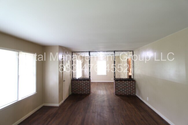 Building Photo - 533 Jalna Rd