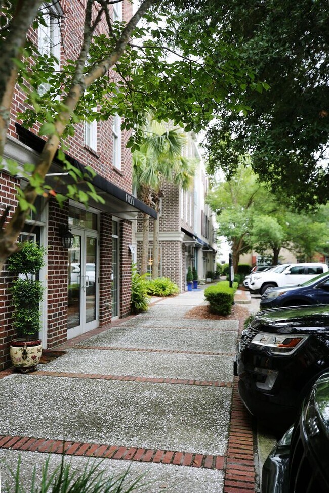 Building Photo - Available August 10th. Beautiful 3BR/2.5BA Townhome in Shelmore Village!