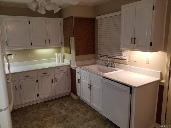 Building Photo - 5906 Carmel Dr