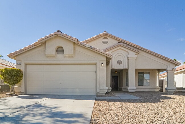 Building Photo - 1758 St Thomas Dr