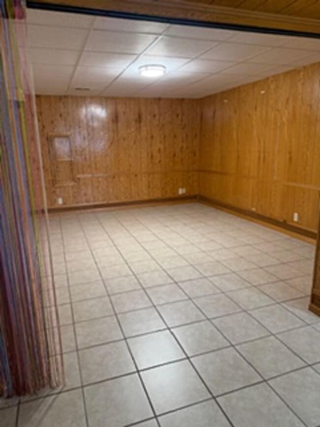 Building Photo - Beautiful country setting