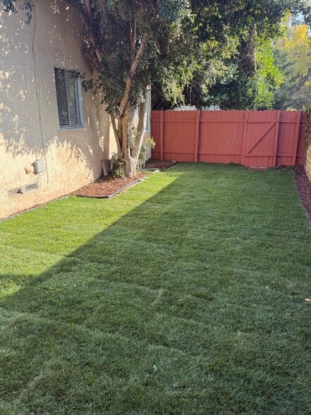 Large enclosed backyard - 607 N Rosemary Ln