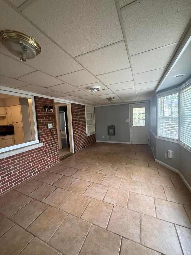 Building Photo - 2149 Violet Rd