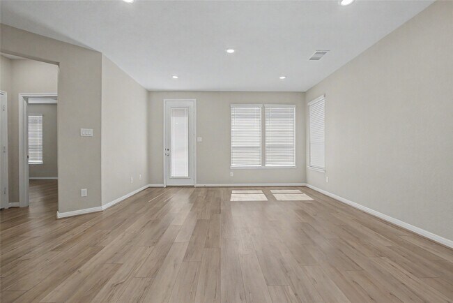 Building Photo - 7219 Escondido Dr