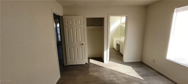 Building Photo - 6561 Avon Ct