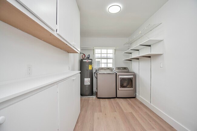 Building Photo - 6749 S Grande Dr