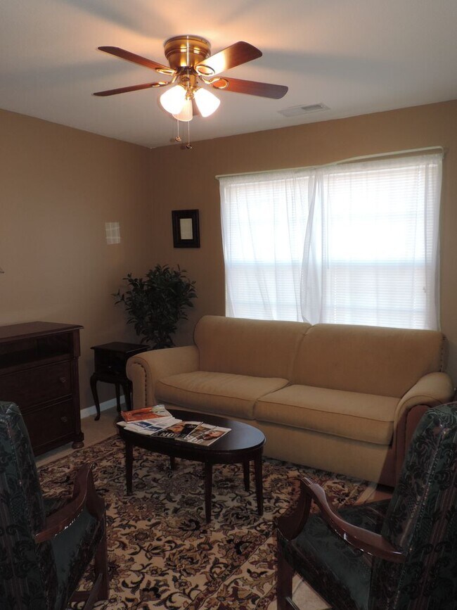 Building Photo - 5 BR/3BA | Newly Renovated Single Family Home |Wheelchair accesible room | Near Pharr Mill Park!
