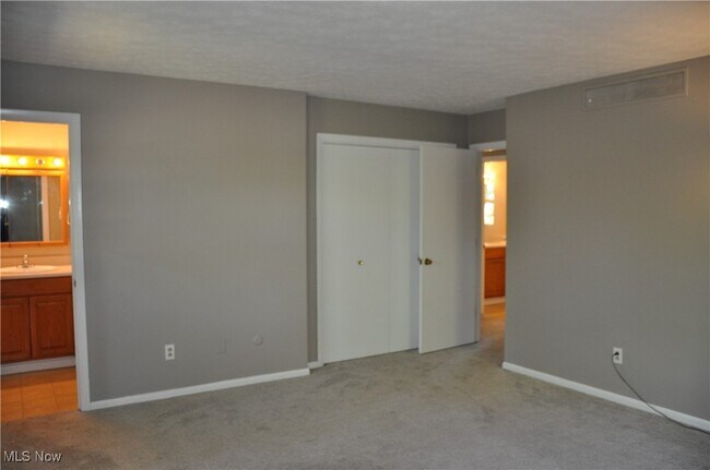 Building Photo - 3366 Broad Vista St NW