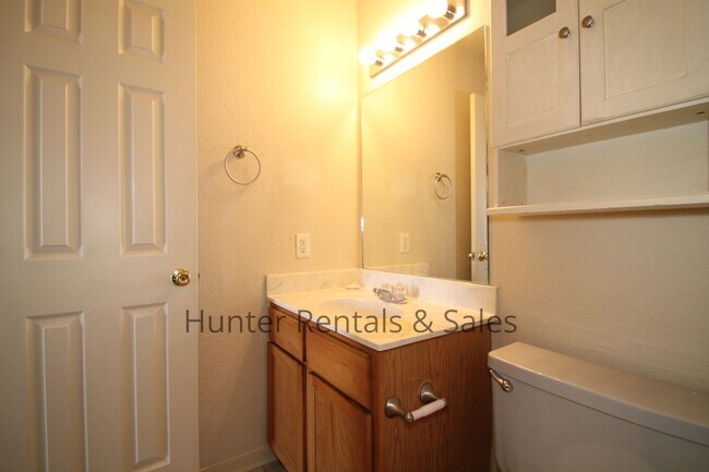 Building Photo - 5203 Daybreak Dr