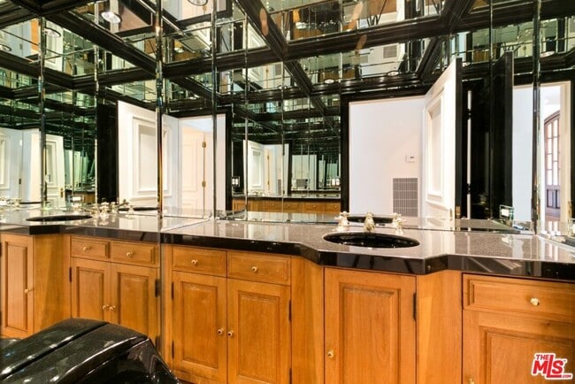 Building Photo - 1450 Cuesta Linda Dr