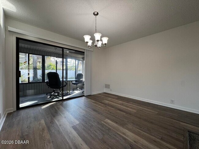 Building Photo - 1508 Poplar Dr