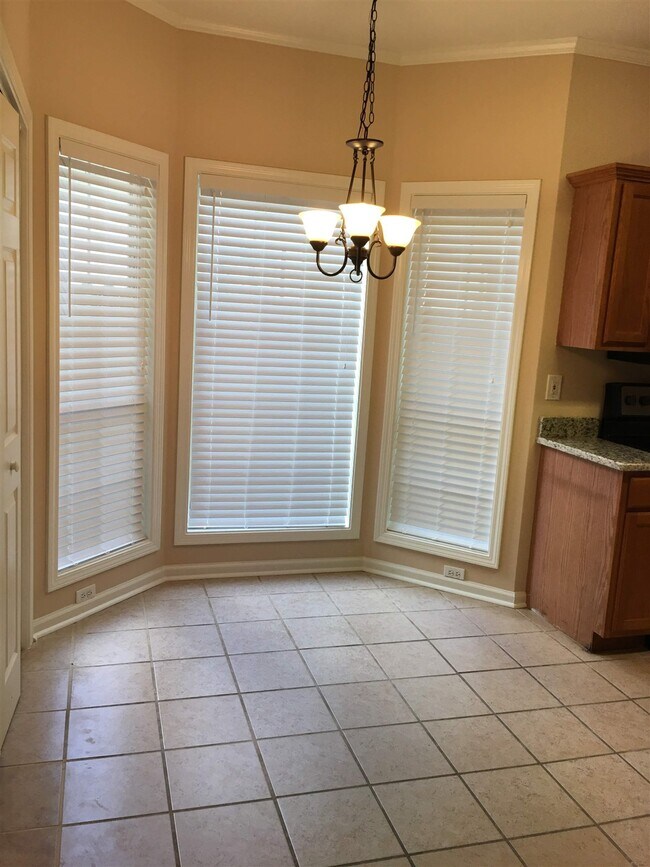 Building Photo - 111 Clarin Way