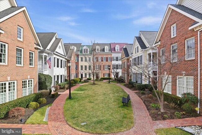 Building Photo - 308 S Fayette St