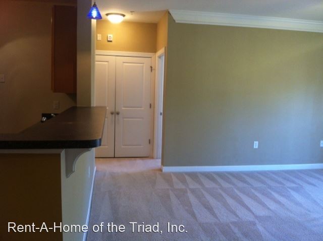 Building Photo - 2 br, 2 bath House - 108 Sunset Circle #202