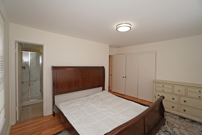 Building Photo - 580 Ivy Ct