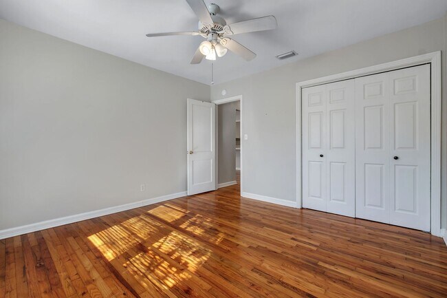 Building Photo - Charming Midtown Tallahassee Duplex