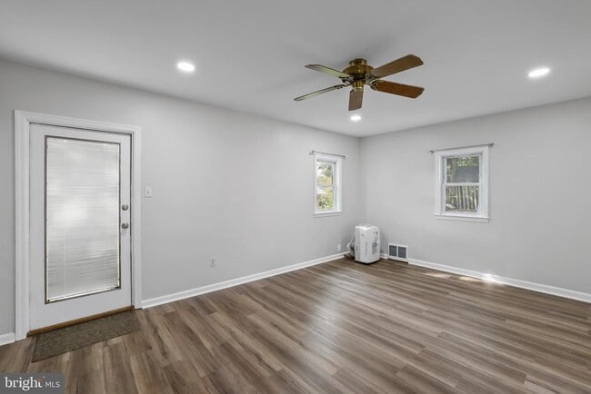 Building Photo - 10802 Blossom Ln