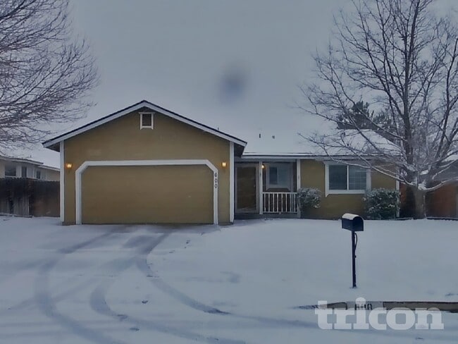 Building Photo - 600 Blue Skies Dr